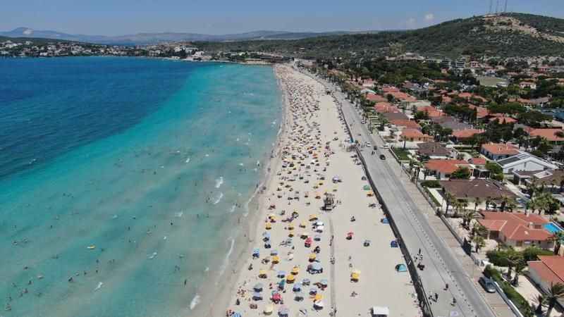 Çeşme’nin nüfusu 1 milyonu aştı, plajlar doldu taştı