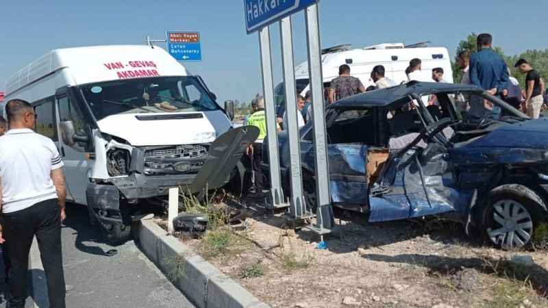 Van 'da trafik kazası: 5 yaralı Van 'da trafik kazası: 5 yaralı