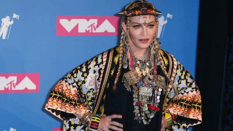 Hastaneye kaldırılan Madonna'nın dünya turnesi ertelendi Hastaneye kaldırılan Madonna'nın dünya turnesi ertelendi
