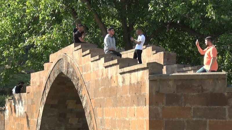Açık hava müzesi Ahlat’ta bayram yoğunluğu Açık hava müzesi Ahlat’ta bayram yoğunluğu
