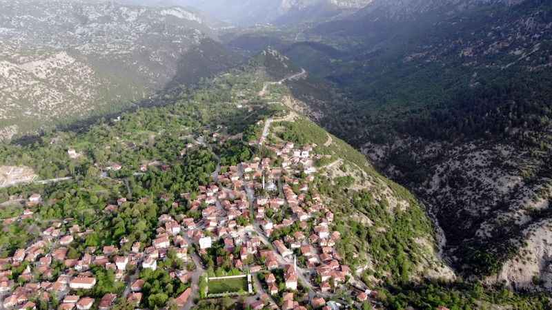 Antalya'nın düğmeli evleri yılda 8 bin kişiyi ağırlıyor Antalya'nın düğmeli evleri yılda 8 bin kişiyi ağırlıyor