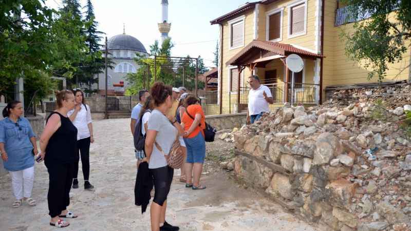 Antalya'nın düğmeli evleri yılda 8 bin kişiyi ağırlıyor Antalya'nın düğmeli evleri yılda 8 bin kişiyi ağırlıyor