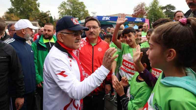 Kayseri Büyükşehir’den toplam 453 bin TL ödüllü ‘uluslararası yarı maraton’ Kayseri Büyükşehir’den toplam 453 bin TL ödüllü ‘uluslararası yarı maraton’