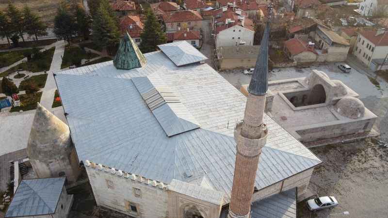 7 asırlık camiye ziyaretçilerin ilgisi yoğun