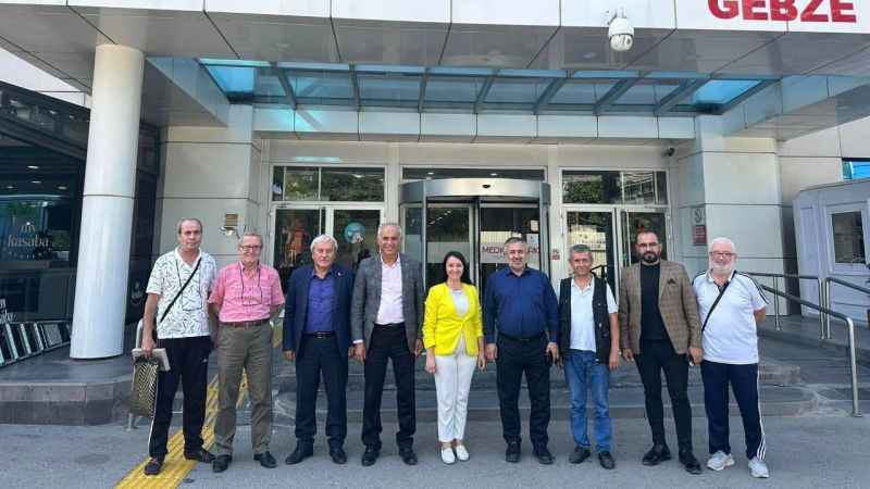 AK Partili belediye başkanları Elmas’ı hastanede ziyaret etti AK Partili belediye başkanları Elmas’ı hastanede ziyaret etti