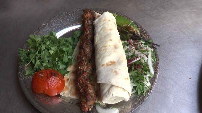 Gaziantep’in unutulmaya yüz tutan yemeği: Simit kebabı Gaziantep’in unutulmaya yüz tutan yemeği: Simit kebabı