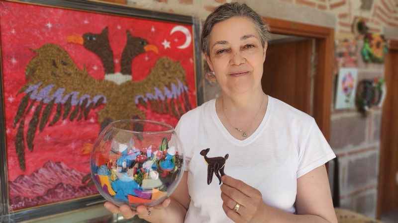 Quilling sanatı ile masrafsız sanat eserleri üretiliyor Quilling sanatı ile masrafsız sanat eserleri üretiliyor