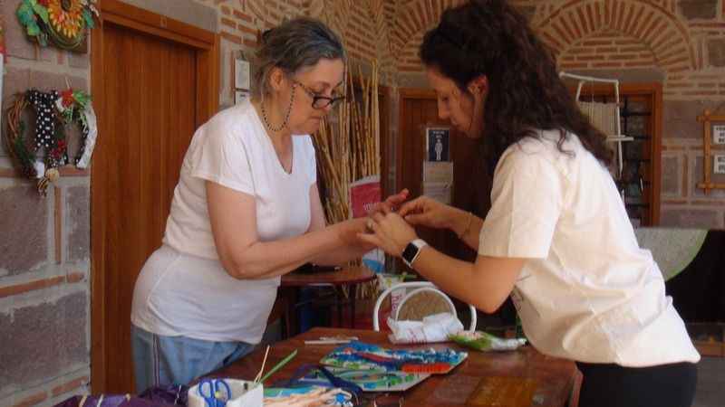 Quilling sanatı ile masrafsız sanat eserleri üretiliyor Quilling sanatı ile masrafsız sanat eserleri üretiliyor
