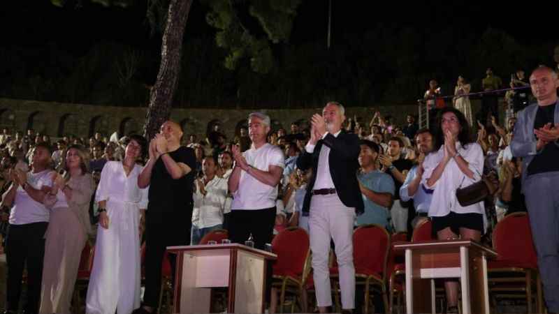 Ünlü sanatçı Marmaris’i coşturdu Ünlü sanatçı Marmaris’i coşturdu