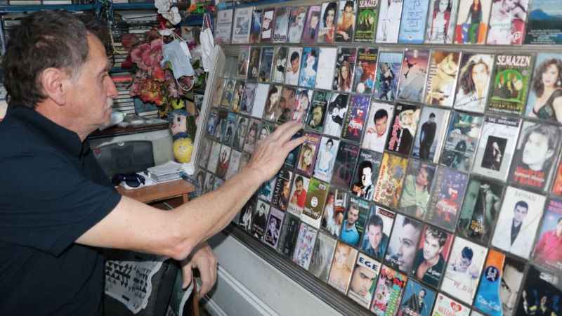Yılların eskitemediği kasetçi Yılların eskitemediği kasetçi