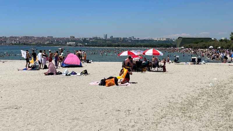 İstanbul'da bayramın son günü plajlar doldu taştı İstanbul'da bayramın son günü plajlar doldu taştı