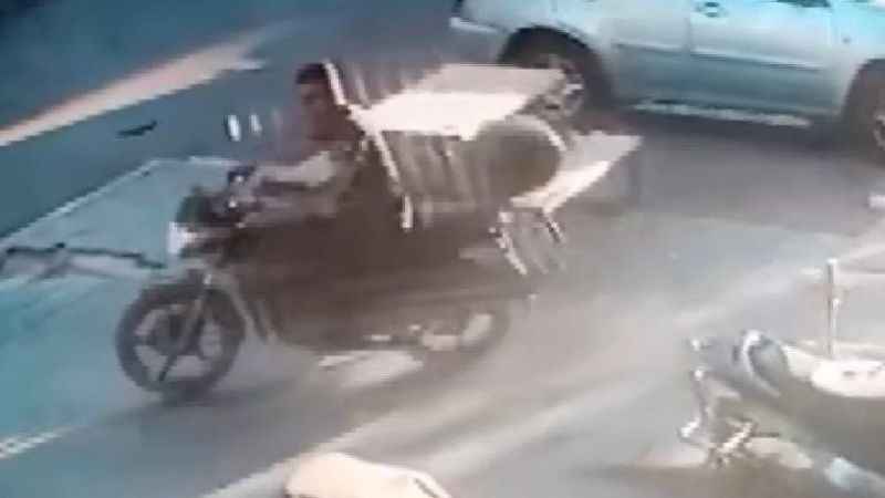 Önce gözlem yaptı, sonra park halindeki motosikleti çaldı