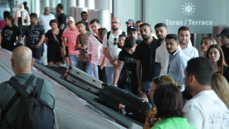 İstanbul Havalimanı’nda bayram dönüşü yoğunluğu sürüyor