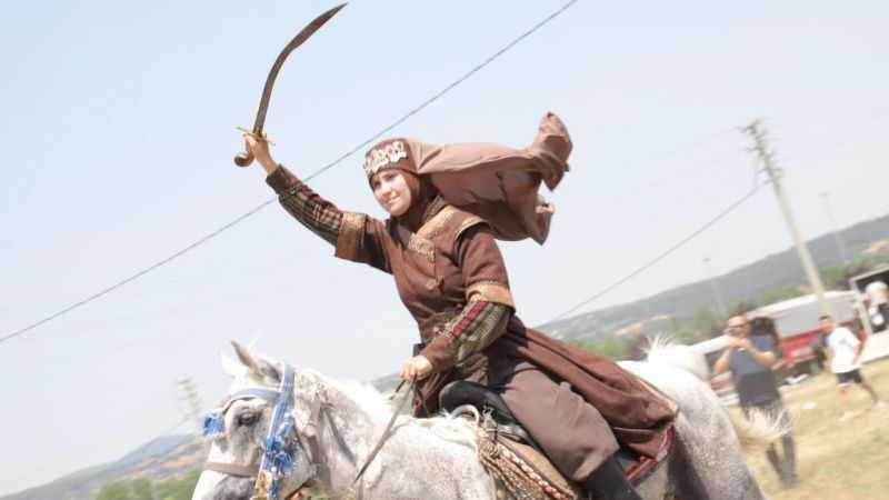 İvrindi’de rahvan at yarışı coşkusu