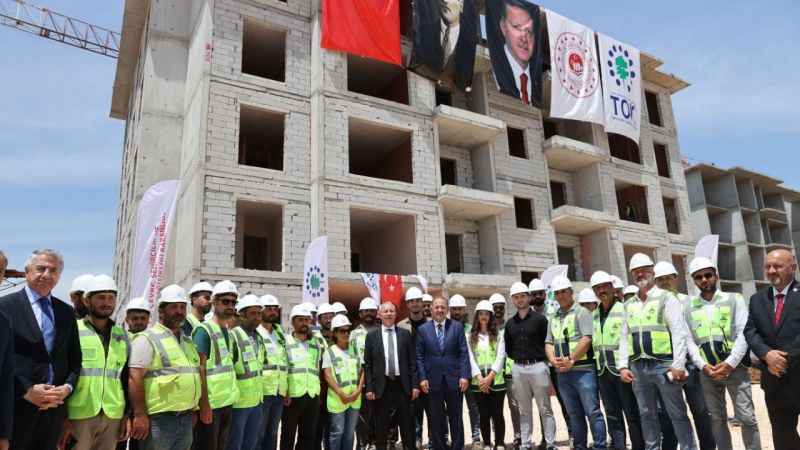 Bakan Özhaseki: "Vatandaşlarımızı sağlam ve güvenli yuvalara kavuşturduk"