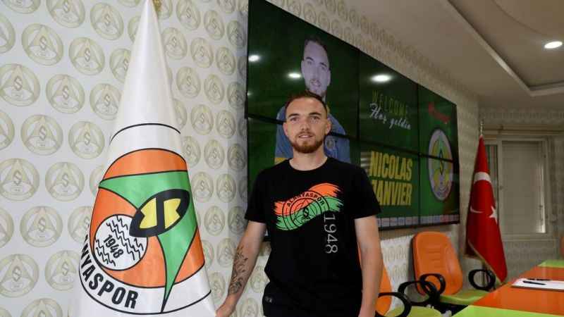 Orta saha oyuncusu Nicolas Janvier Alanyaspor'da