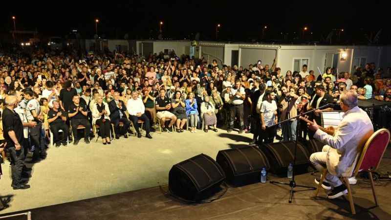 Yavuz Bingöl, depremzedelere konser verdi Yavuz Bingöl, depremzedelere konser verdi
