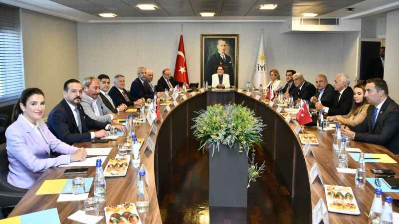 Akşener Başkanlık Divanı üyeleriyle bir araya geldi