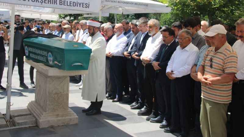 Eski Bakan Yıldız'ın babası toprağa verildi