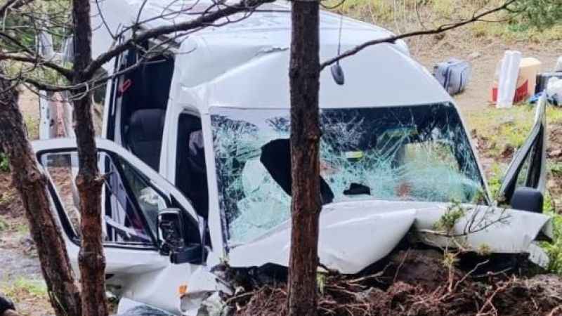 Erzincan’da minibüs şarampole uçtu: 4 ölü