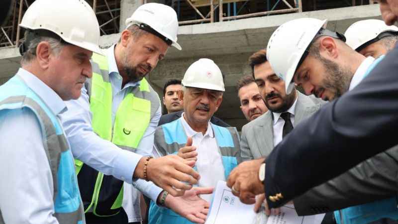 Yapımı süren Abdi İpekçi Spor Kompleksi incelendi