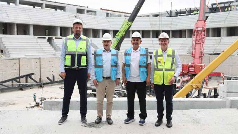 Yapımı süren Abdi İpekçi Spor Kompleksi incelendi