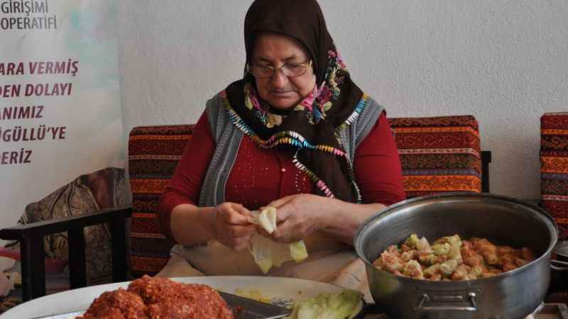 Sivrihisar’a özel üçgen kelem dolması Sivrihisar’a özel üçgen kelem dolması