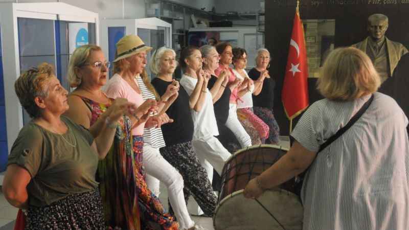 50 yaş üstü halk oyunları ekipleri gençlere taş çıkartıyor 50 yaş üstü halk oyunları ekipleri gençlere taş çıkartıyor