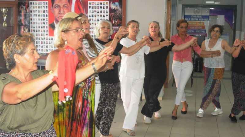50 yaş üstü halk oyunları ekipleri gençlere taş çıkartıyor 50 yaş üstü halk oyunları ekipleri gençlere taş çıkartıyor