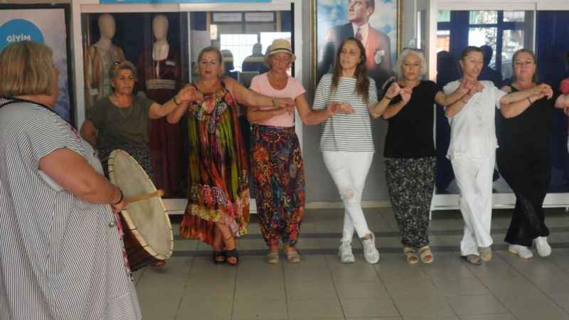 50 yaş üstü halk oyunları ekipleri gençlere taş çıkartıyor 50 yaş üstü halk oyunları ekipleri gençlere taş çıkartıyor