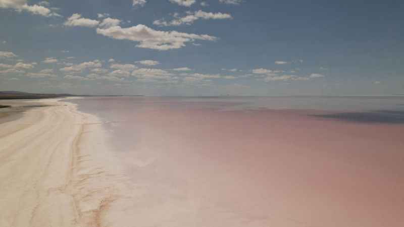 Tuz Gölü pembe renge büründü