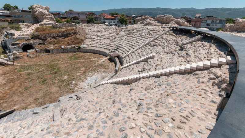 İznik Roma Tiyatrosu turizme kazandırılıyor İznik Roma Tiyatrosu turizme kazandırılıyor