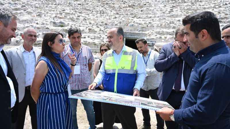 İznik Roma Tiyatrosu turizme kazandırılıyor İznik Roma Tiyatrosu turizme kazandırılıyor