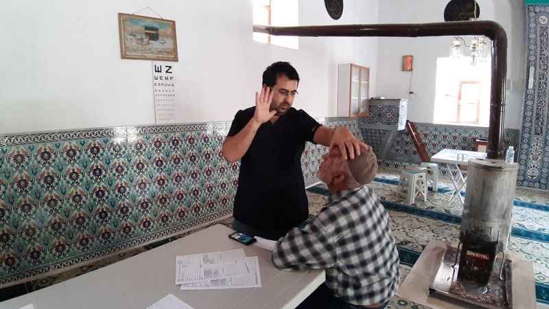 Köy camisi hastane oldu, bahçesi acil servis Köy camisi hastane oldu, bahçesi acil servis