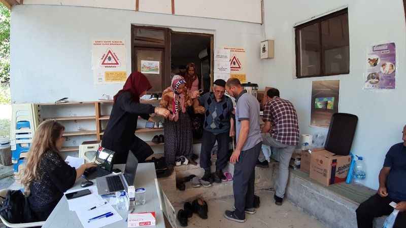 Köy camisi hastane oldu, bahçesi acil servis Köy camisi hastane oldu, bahçesi acil servis
