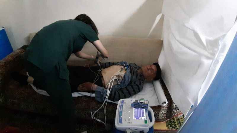 Köy camisi hastane oldu, bahçesi acil servis Köy camisi hastane oldu, bahçesi acil servis