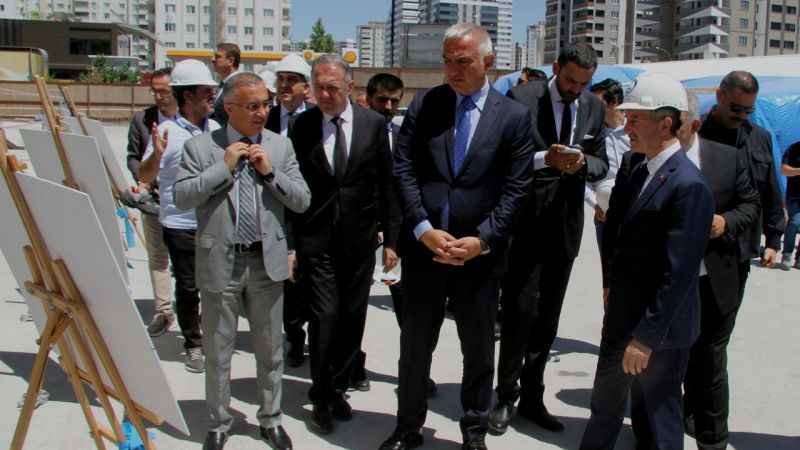 Bakan Ersoy'dan Şahinbey'in dev eserlerine tam not Bakan Ersoy'dan Şahinbey'in dev eserlerine tam not