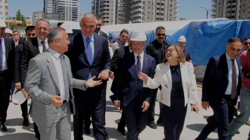 Bakan Ersoy'dan Şahinbey'in dev eserlerine tam not Bakan Ersoy'dan Şahinbey'in dev eserlerine tam not