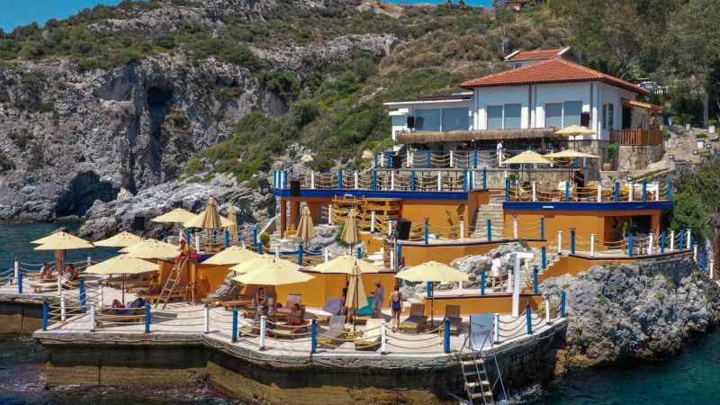 Kuşadası'nda gün batımı ve caz notaları