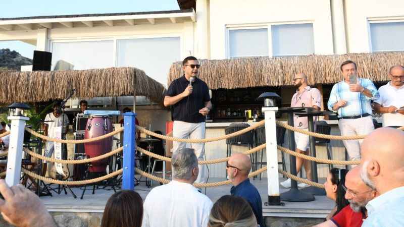 Kuşadası'nda gün batımı ve caz notaları