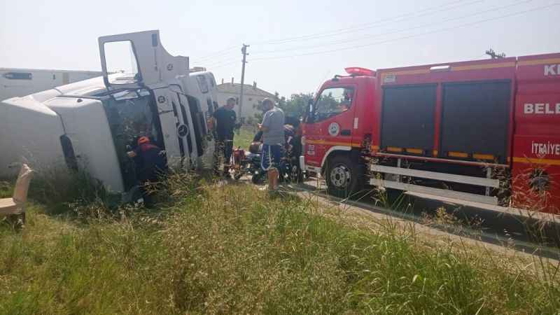 Keşan'da devrilen kamyonun sürücüsü yaralandı Keşan'da devrilen kamyonun sürücüsü yaralandı