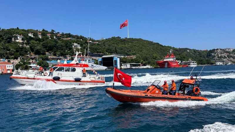 Şehit ve gaziler için İstanbul Boğazı’nda gösteri