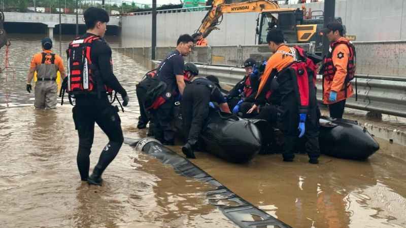 Güney Kore’de sel ve toprak kayması: 37 ölü