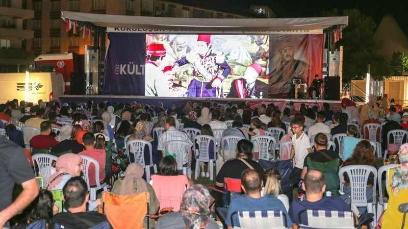 Açık havada Tosun Paşa izlediler
