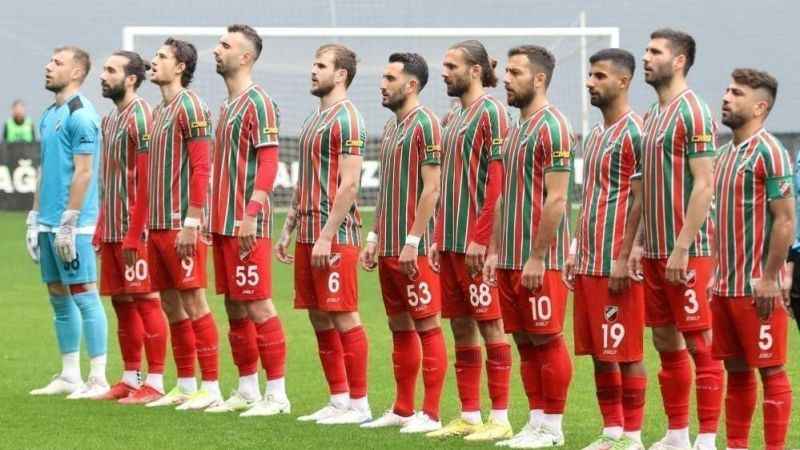 Karşıyaka’da yaprak dökümü devam ediyor