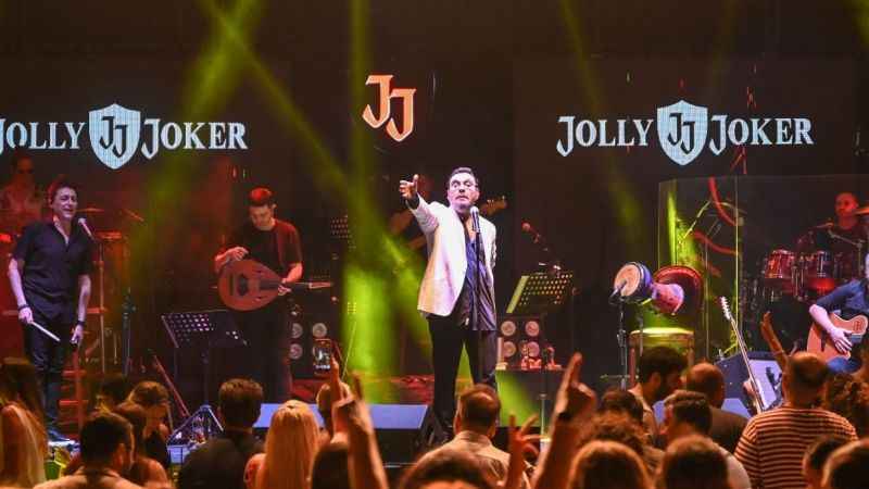 ‘Dolu Dolu Yaz Konserleri’nde Yaşar sahne aldı ‘Dolu Dolu Yaz Konserleri’nde Yaşar sahne aldı