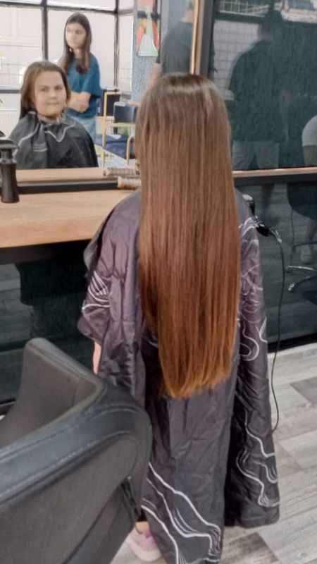 Lösemi hastaları için saçlarını bağışladı Lösemi hastaları için saçlarını bağışladı