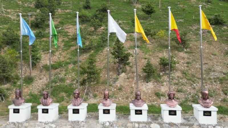 Tortum Şelalesi’ne Türk Büyükleri Anıtı