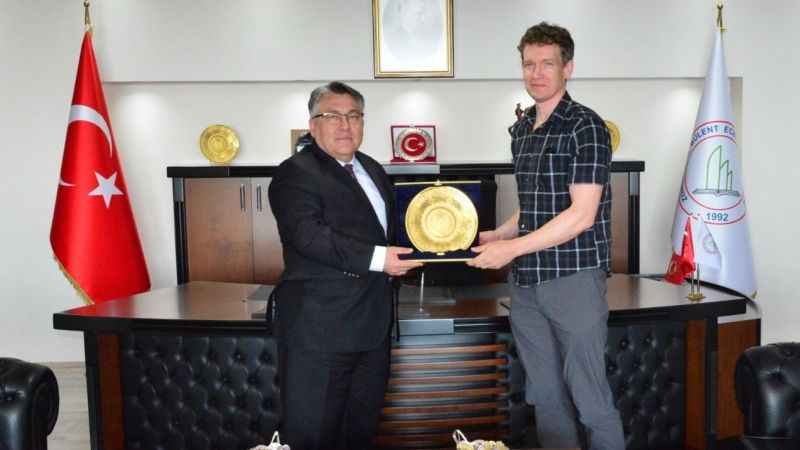 Prof. Dr. Benjamin Stanley Arbuckle’dan Rektör Özölçer’e ziyaret