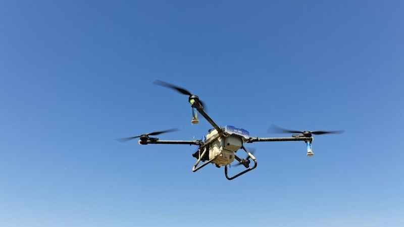 Adilcevaz’da dronla ilaçlamada dönemi
